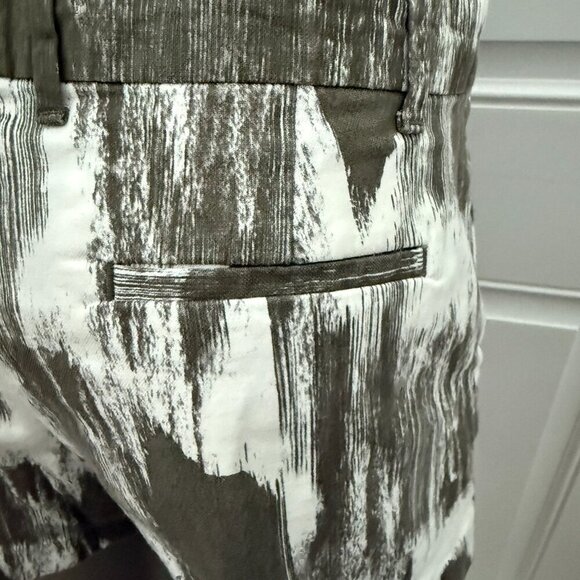 Gap Animal Print Cargo Shorts 3" Size 4 - Picture 5 of 5